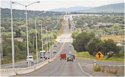 SCT repara hoyo de ocho metros en carretera Zacatecas-Durango