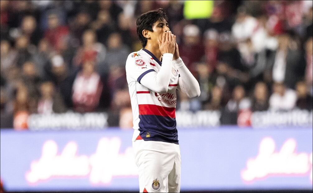 José Juan Macías no realizó la concentración con Chivas por molestias musculares y podría volver a estar lesionado / FOTO: Imago7