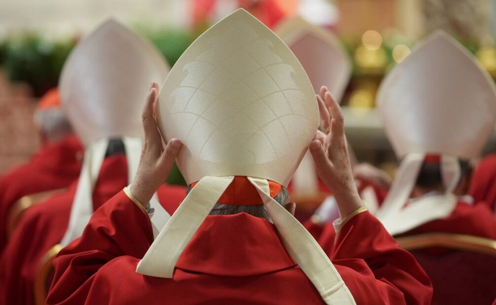 Cardenales en la misa por el fallecido papa Francisco, en la basílica de San Pedro, en el Vaticano, el miércoles 30 de abril de 2025. Foto: AP