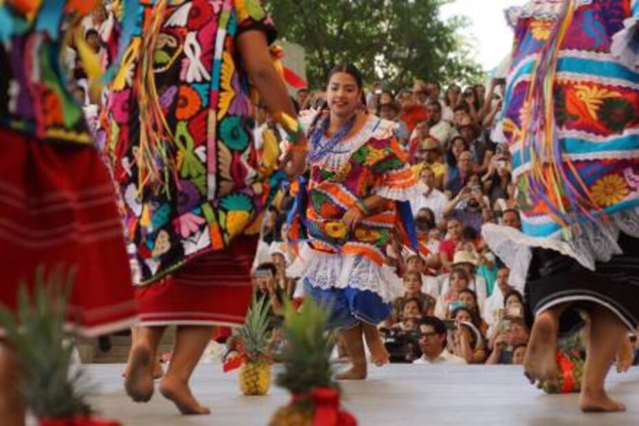 La Guelaguetza se viste de luto por sismos