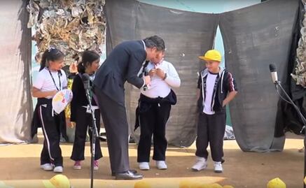 “Leer, no ler”, corrige alumna de primaria a Nuño