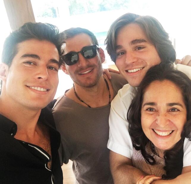 Danilo Carrera es muy cercano a su familia, pues ha velado por el bienestar de cada uno de sus integrantes. 
Foto: Instagram