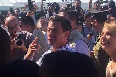 ¿Qué causó la irritación en ojos de Peña y otros funcionarios?