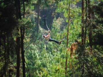 Conoce Zacatlán Adventure, un parque con tirolesas y glamping