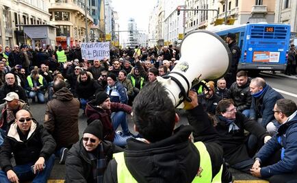 Taxistas colapsan calles de Barcelona y Madrid en protesta contra Uber