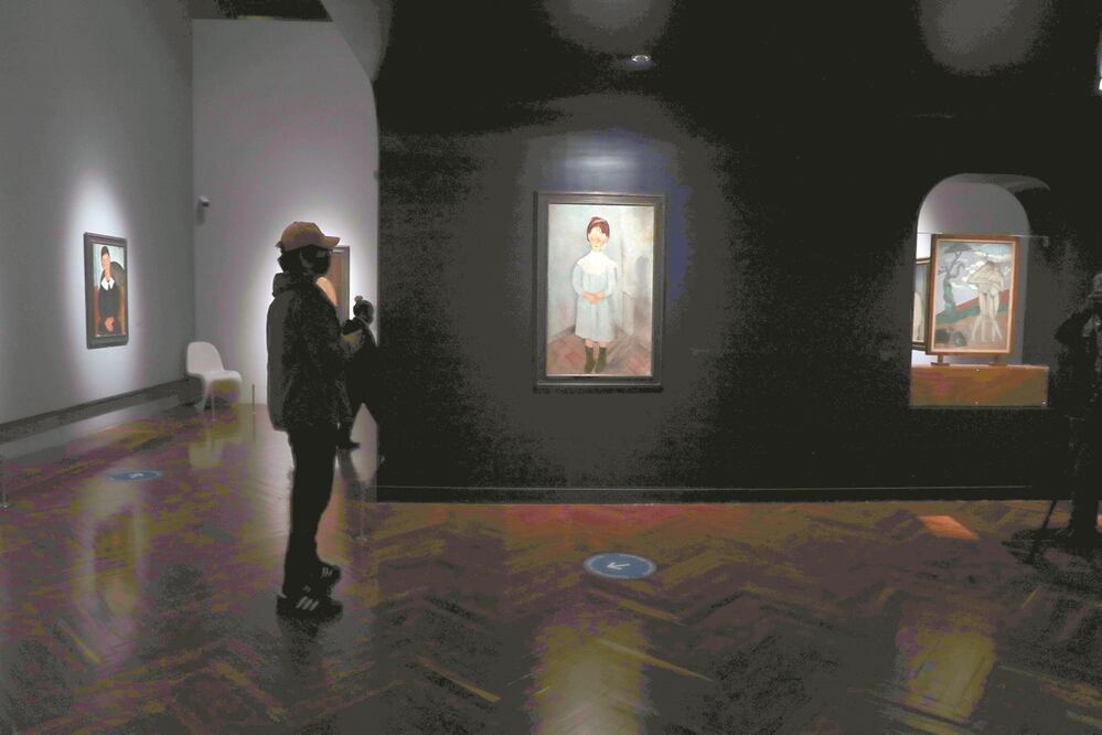 Niña vestida de azul es una de las obras del artista italiano que forman parte de la exposición. Foto: MARCO UGARTE. AP