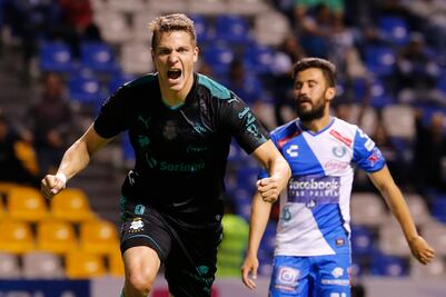 Santos derrota al Puebla y asegura el liderato