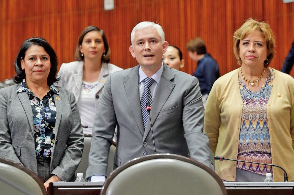 Jorge Ramos, presidente de la Comisión de Seguridad Pública de la Cámara de Diputados (centro), solicitó la reunión (PAN)