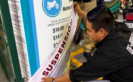 Colocan sellos de suspensión en estacionamiento por cobro para motocicletas en Luna Parc; plaza operaba sin autorización municipal