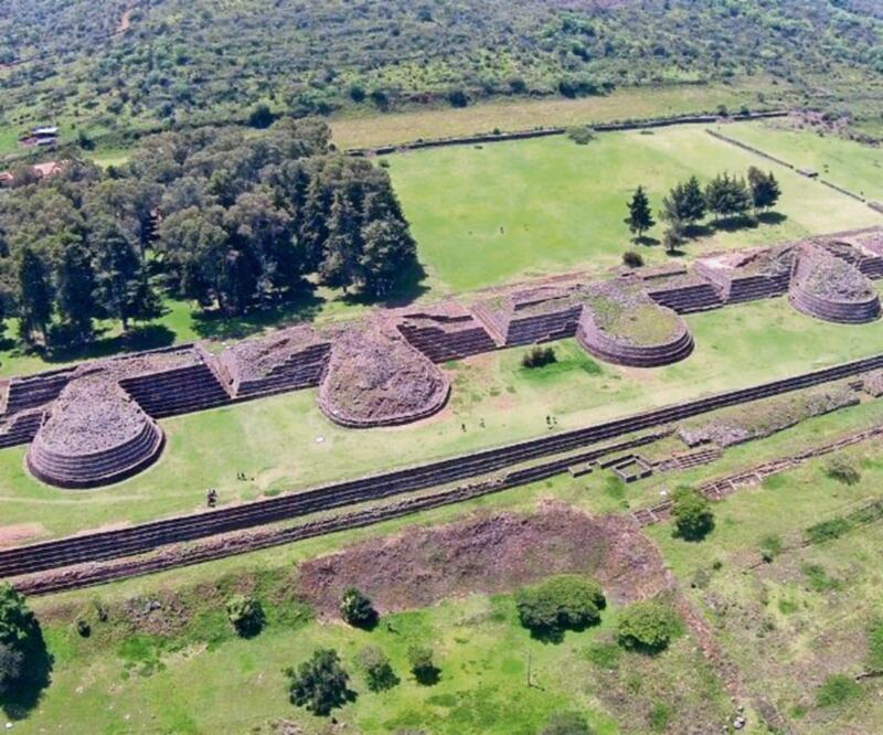 Más de mil estructuras piramidales, como las exploradas hace algunos años (en la imagen) y llamadas yácatas, se han hallado con el escaneo aéreo de LiDAR. Foto: José Luis Punzo