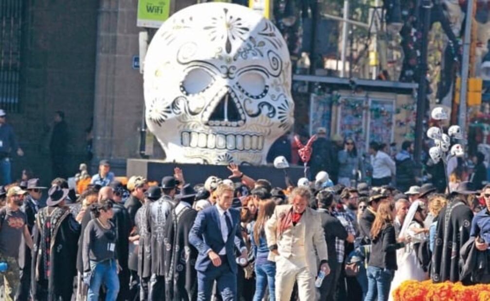 Así es el espectacular desfile de Día de Muertos que aparece en "Spectre"