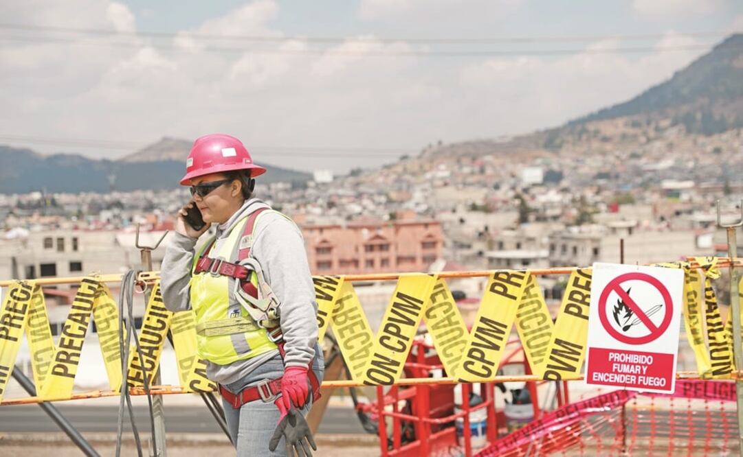 Karen es técnico en urgencias médicas por parte de la Cruz Roja Mexicana, señala que le agrada su trabajo, ya que le gusta salvaguardar y prevenir accidentes (ALEJANDRA LEYVA)