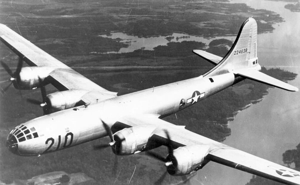 La idea de tomar Iwo Jima era contar con una pista de aterrizaje adicional para Estados Unidos en territorio japonés. Poco después de la batalla, un bombardero B-29 realizó un aterrizaje de emergencia. Foto: US Air Force.