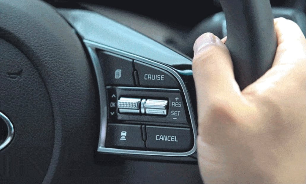 El control de velocidad crucero permite un viaje más cómodo en carretera. Foto: Kia Perú