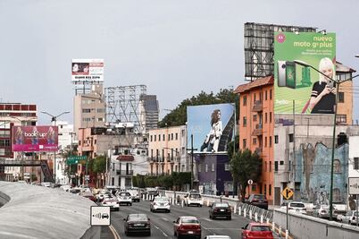 Fuertes lluvias derriban al año 15 anuncios publicitarios 