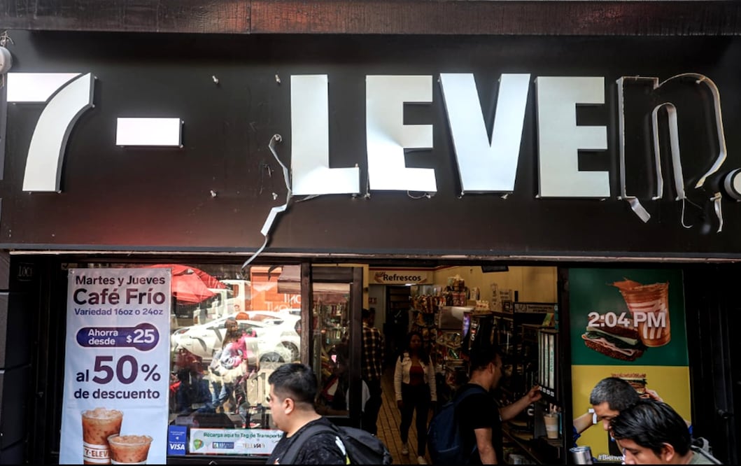 La Canaco CDMX reportó que la marcha de los normalistas del viernes afectó a un total de 4 mil 527 comercios, el 27 de septiembre de 2025: Gabriel Pano/EL UNIVERSAL