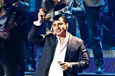 Julión asegura que no dejará de cantar 