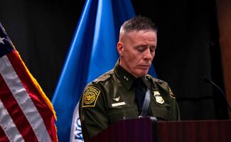 Gregory Bovino, el arquitecto de las redadas que sacudieron Minnesota; protestas, balaceras y muertes marcan su salida