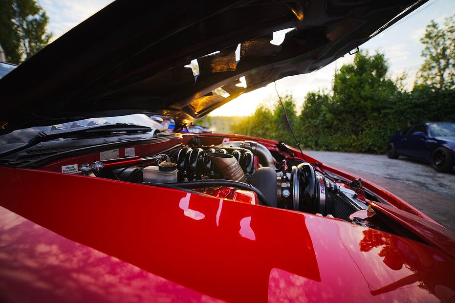 La temperatura elevada del motor puede ocasionar fallas en el auto. Foto: Unsplash 