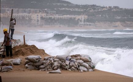 Cierran puerto de Mazatlán por fuerte oleaje