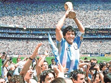 Maradona tenía en su colección una playera de Chivas