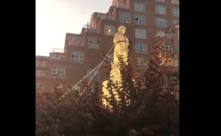 Manifestantes derriban estatua de Cristóbal Colón en Baltimore