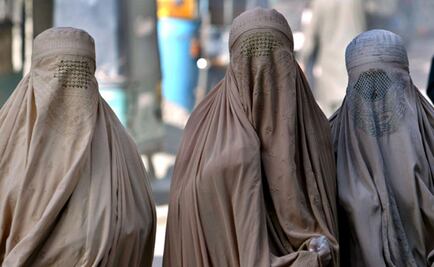 Talibanes imponen nuevas restricciones y prohíben a mujeres acudir a gimnasios y parques