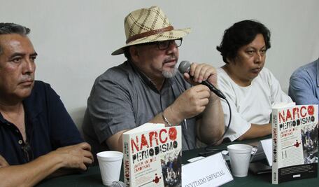 Periodistas protestan con #UnDíaSinPeriodismo tras crimen de Javier Valdez