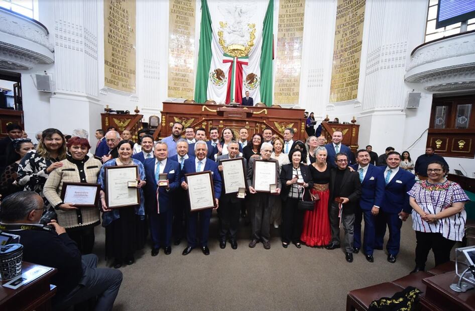 El Congreso capitalino entregó ayer la “Medalla al Mérito en Artes 2022”.
Foto: Congreso de la CDMX