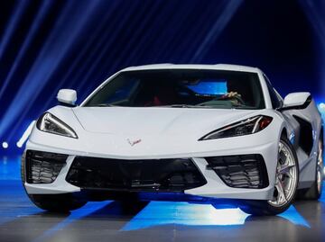Cómo compite el nuevo Corvette contra deportivos del mismo precio