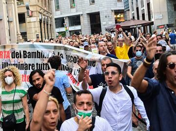 Por certificado sanitario, antivacunas amenazan con bloquear estaciones de tren en Italia
