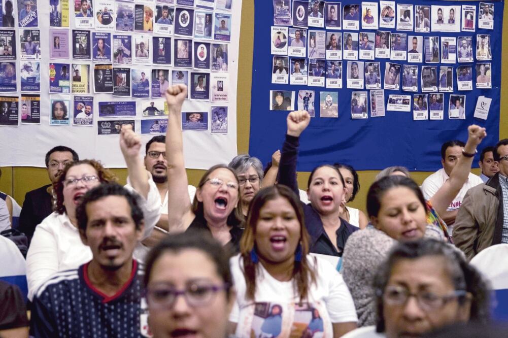 Familiares de presos políticos, durante una conferencia de prensa en Managua. Nicaragua vive una crisis cuyo último giro ha sido el golpe a las ONG. (JORGE TORRES. EFE)