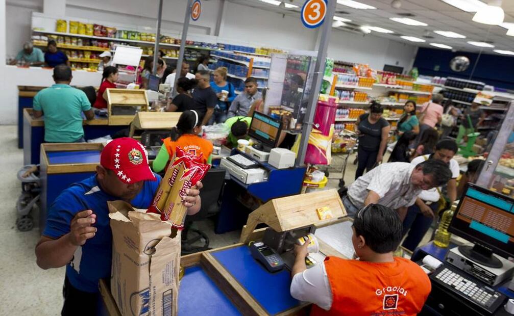 En un reporte, BBVA resaltó que el gasto en servicios creció 11.6% en promedio en ese mismo lapso, 3.1 puntos porcentuales por debajo de la cifra registrada el año pasado. Foto: EFE/ Archivo