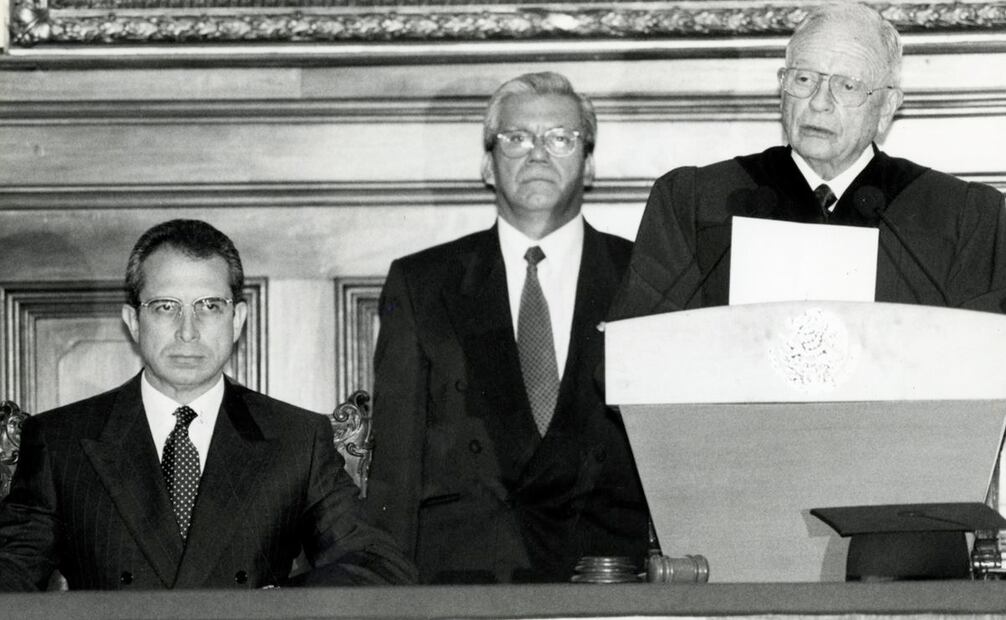 El presidente Ernesto Zedillo acudió al informe de labores correspondiente a 1996, que rindió el titular de la Suprema Corte de Justicia de la Nación, Vicente Aguinaco Alemán, ante el pleno del Poder Judicial, que concluyó entonces su segundo periodo ordinario de sesiones. Foto: Presidencia de la República.