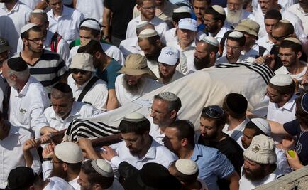 Miles de israelíes acuden a funeral por víctimas de ataques