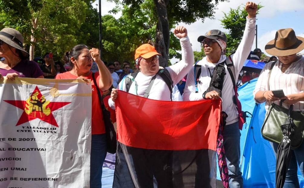Maestros yucatecos durante protestas por mejores condiciones laborales y la abrogación de la ley del ISSSTE (28/05/2025). Foto: Especial