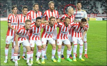 El futbolista que nunca voltea a la cámara