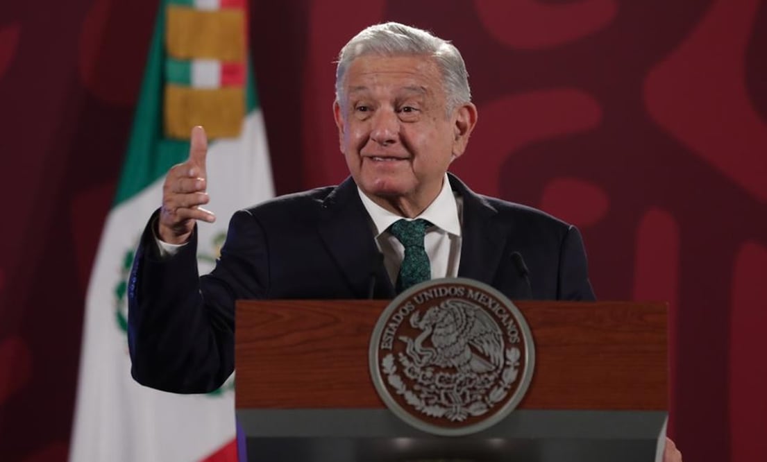 López Obrador dijo que en el sismo del pasado 12 de agosto llamó al secretario de la Defensa Nacional, por medio del teléfono rojo, para tener un reporte sobre probables daños. Foto: Diego Simón Sánchez