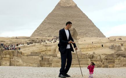​El hombre más alto y la mujer más pequeña se reúnen en Egipto