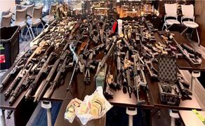 Armas confiscadas en Carolina del Norte. Foto: tomada de X @USAmbMex