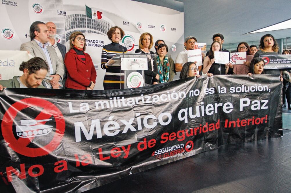 Organizaciones sociales y civiles encabezadas por la periodista Denise Dresser ofrecieron una conferencia de prensa para rechazar la posible aprobación de la Ley de Seguridad Interior, en el Senado de la República (ISAAC ESQUIVEL. CUARTOSCURO)