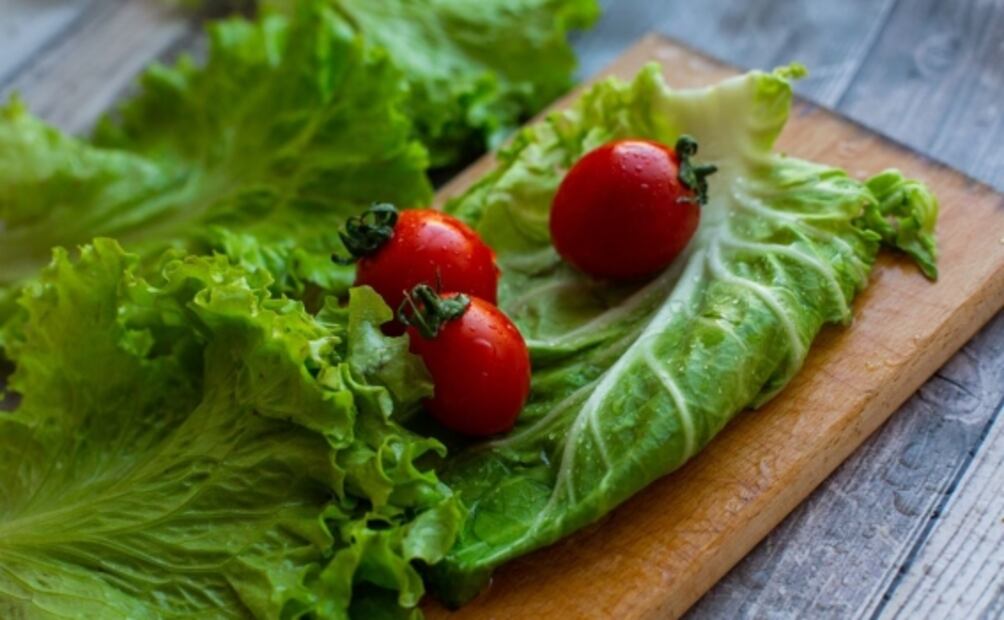 ¿Qué pasa si comes espinaca y lechuga todos los días?