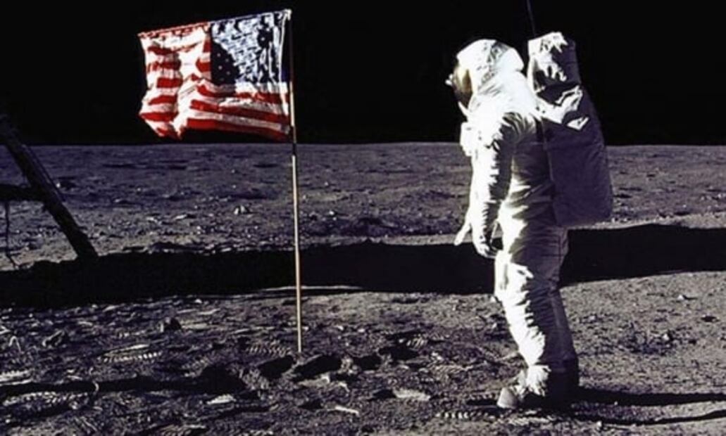 Neil y Buzz los primeros hombres que pisaron la Luna