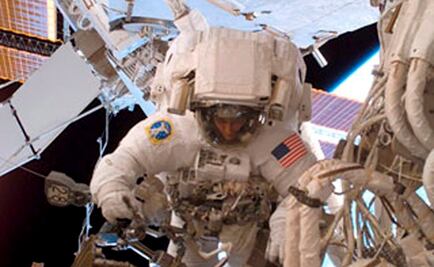 Lanzan libro de medicina espacial para el hombre cósmico 