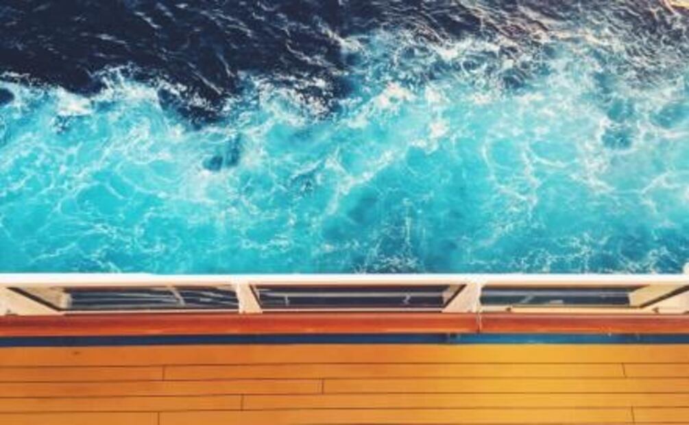 ¿Qué pasa si alguien cae al agua desde un crucero?