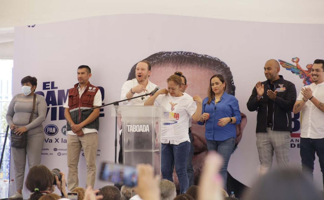 Durante un acto realizado en el Deportivo Constituyentes, de la alcaldía Miguel Hidalgo, realizaron su renuncia a la administración morenista. Foto: Especial