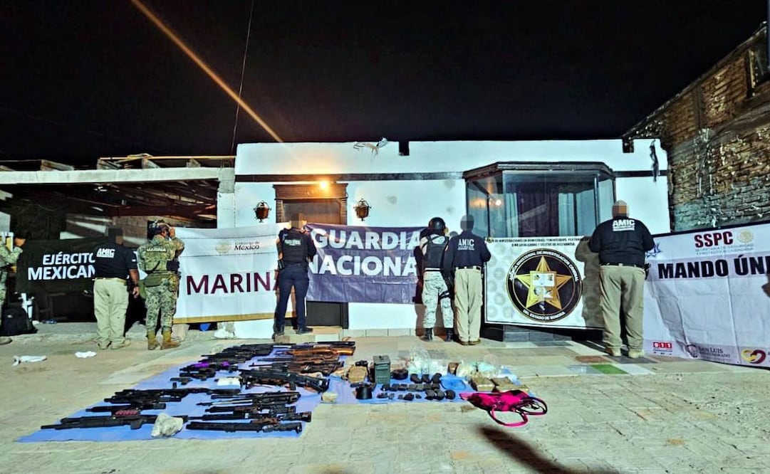 Golpe estratégico al crimen organizado en Sonora; aseguran en cateo 30 armas de fuego, autos y droga.
Foto: Especial.