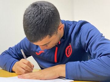 Erik Lira ya firmó con Cruz Azul