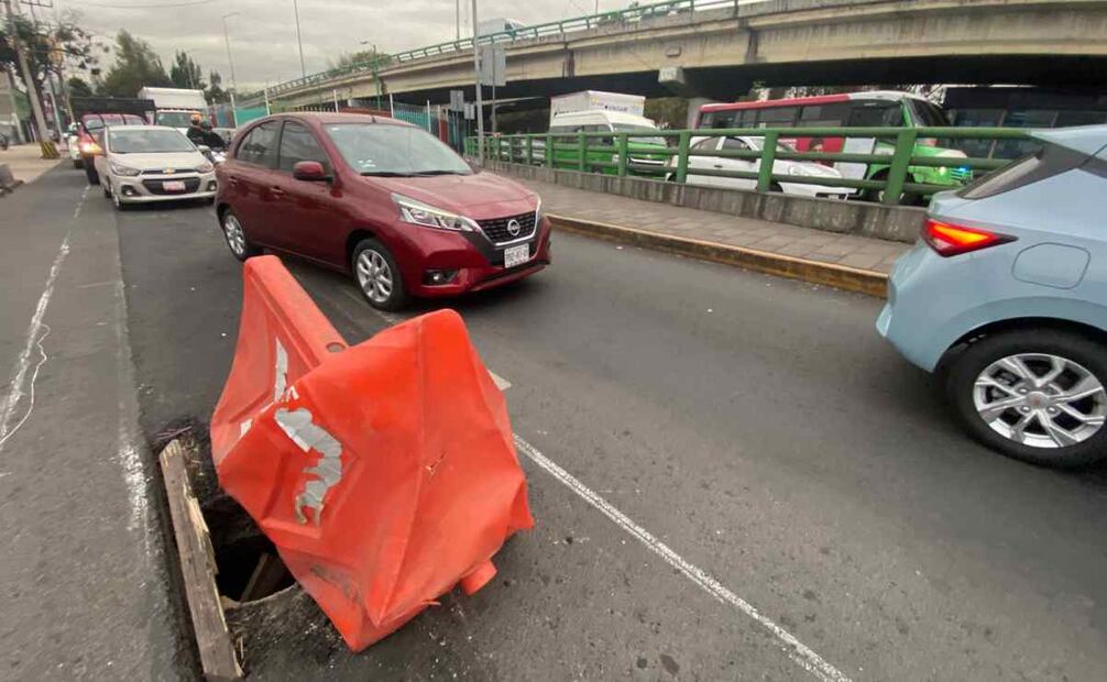 Se forma socavón en nueva ciclovía sobre Calzada de Tlalpan / Foto: Juan Carlos Williams. EL UNIVERSAL