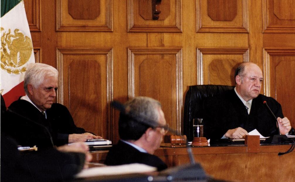 El ministro Guillermo Ortiz Mayagoitia, al rendir su informe de labores como presidente de la Segunda Sala de la SCJN, que se ocupa de las materias administrativa y laboral. 2001. Foto: ESPECIAL.